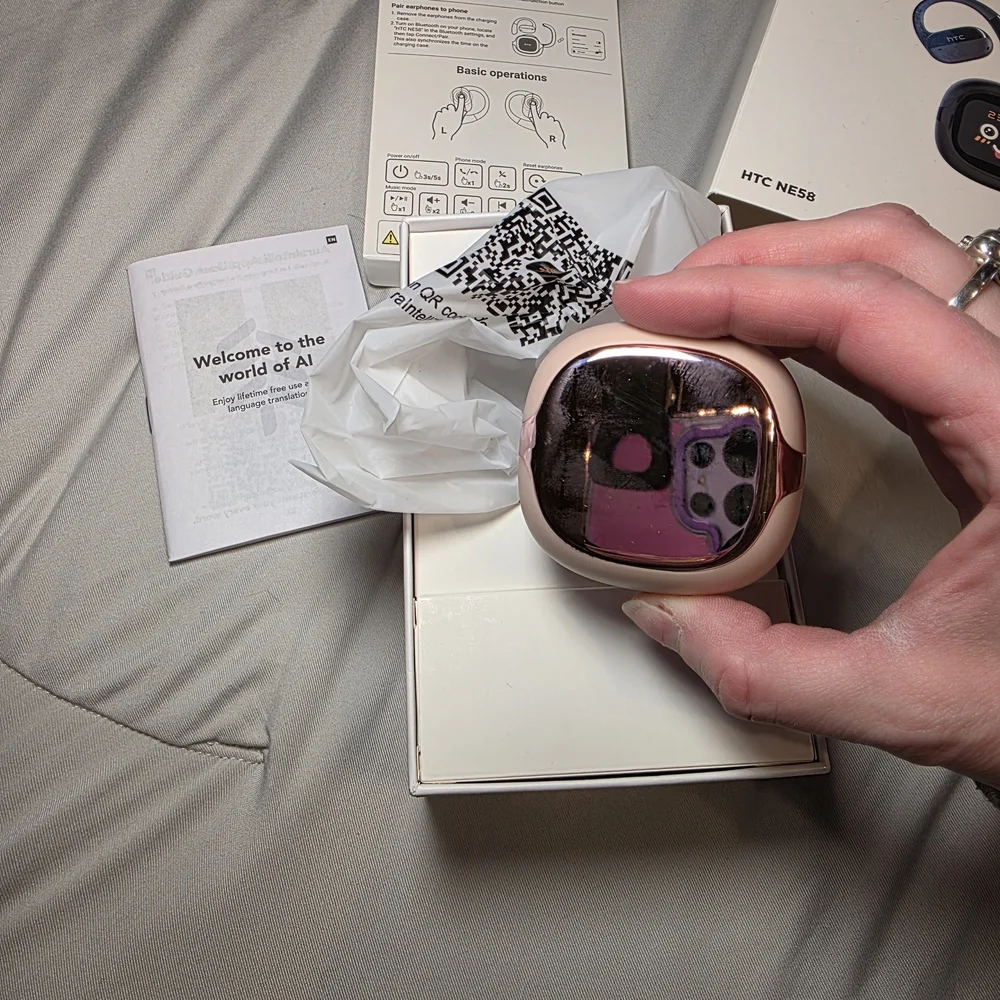 HTC Smartwatch with Interactive Display - Picture 5 of 7
